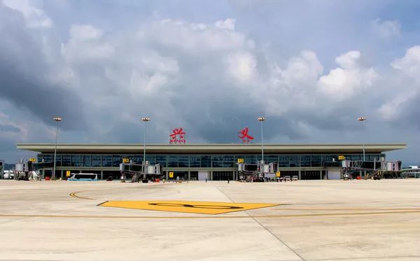 貴州興義萬峰林機(jī)場.jpg